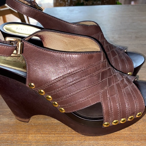 Beautiful leather Michael Kors sandals size 9! - Picture 9 of 11